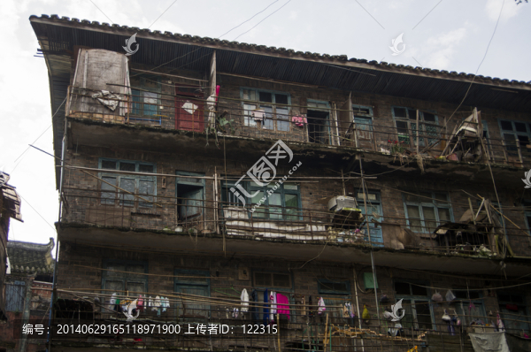 龍華古鎮(zhèn),龍華寺的居住樓