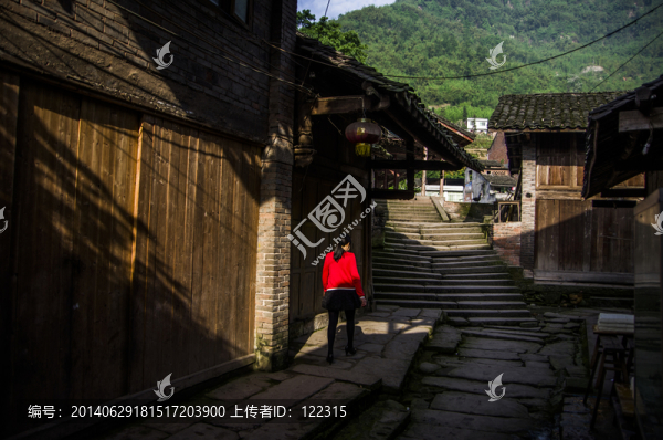 四川宜賓龍華古鎮(zhèn),走在青石板上