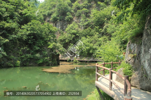 人工湖