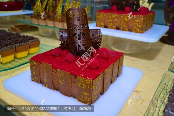 水果慕斯巧克力貼片蛋糕