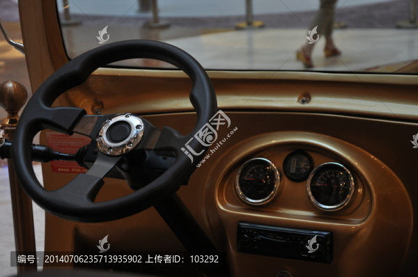 汽車的方向盤及油表
