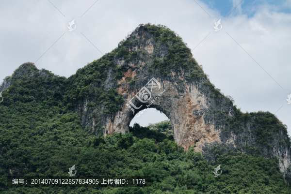 陽朔月亮山