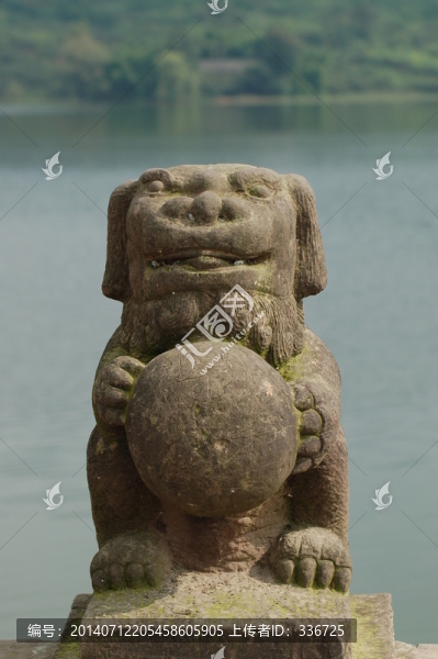 石獅戲球