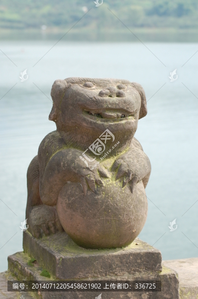 石獅戲球