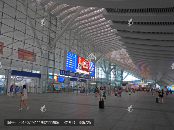 深圳北站東廣場(chǎng)