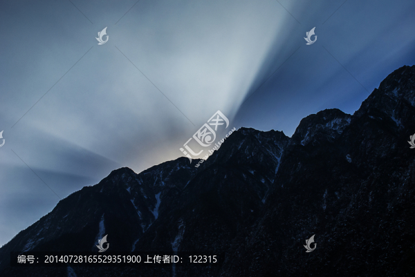 冰山霞光