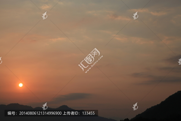 山間云霞