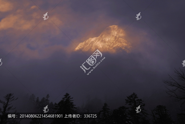 日照金山,貢嘎山衛(wèi)士峰