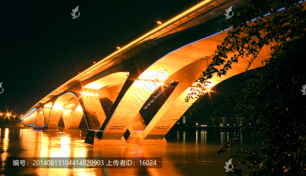 夜晚的橋