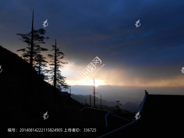 峨眉山接引殿雨后晚霞