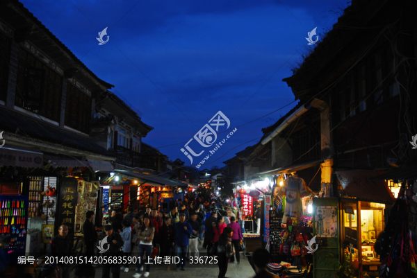 大理古城街道夜景