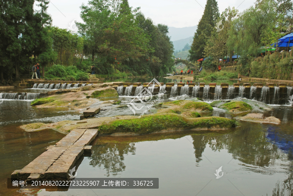雅安上里古鎮(zhèn)雅龍河踏水橋