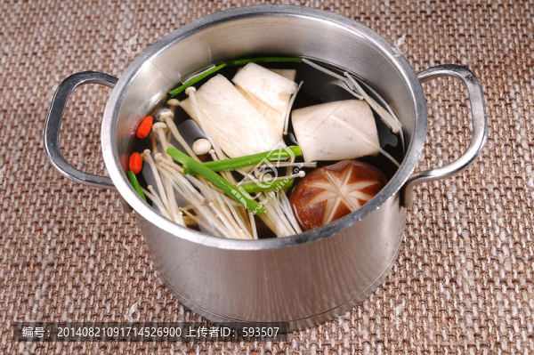 滋補菌湯鍋