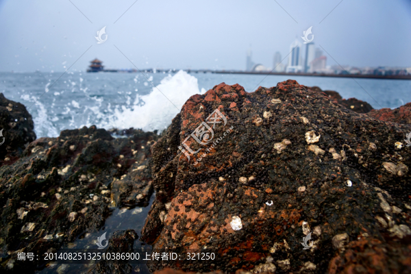 礁石海浪