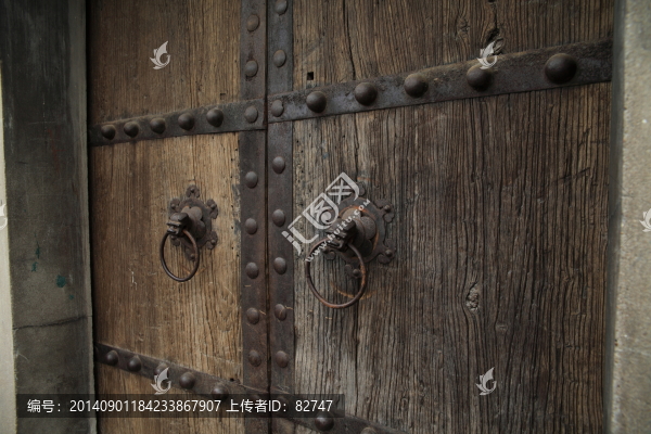 古鎮(zhèn)老宅門
