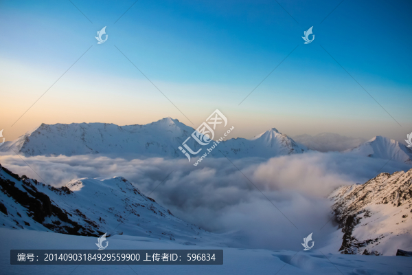 四姑娘雪山日出拍攝
