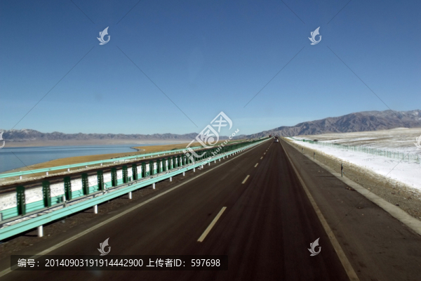 筆直的公路