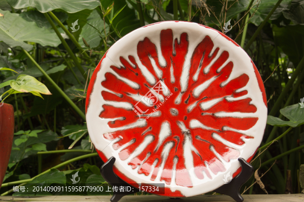 紅色陶盤藝術(shù)品