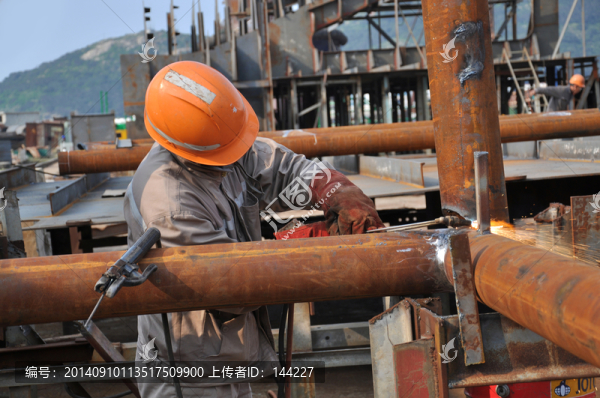 造船廠電焊工人
