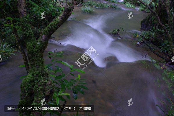 溪水