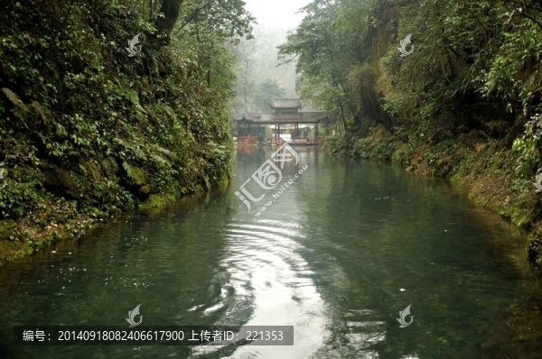 青城后山,翠映湖