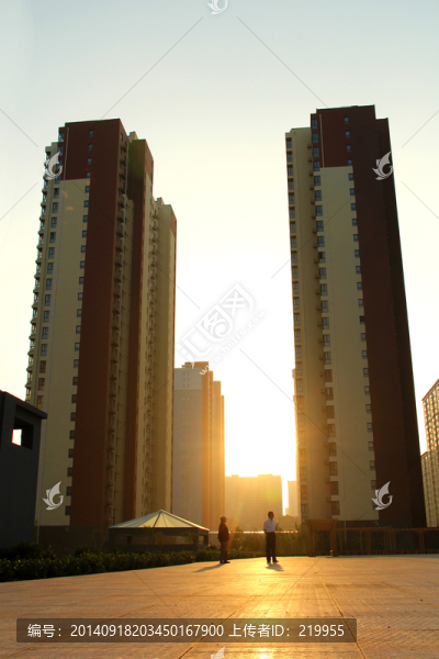 空曠的小區(qū)廣場(chǎng)