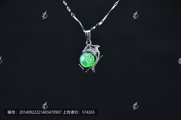 海豚綠玉髓吊墜背面特寫