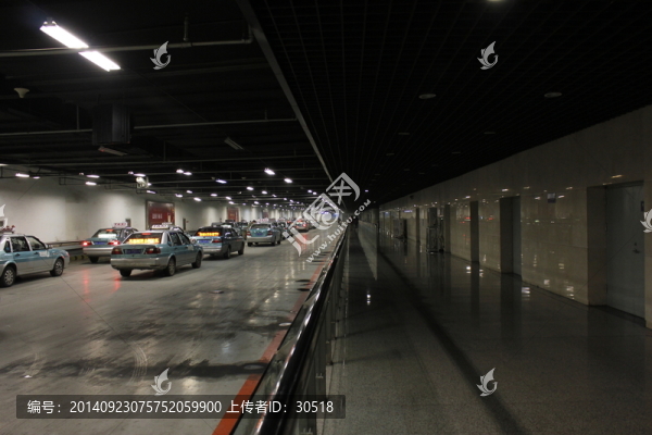 濟(jì)南西站的出租車候車處