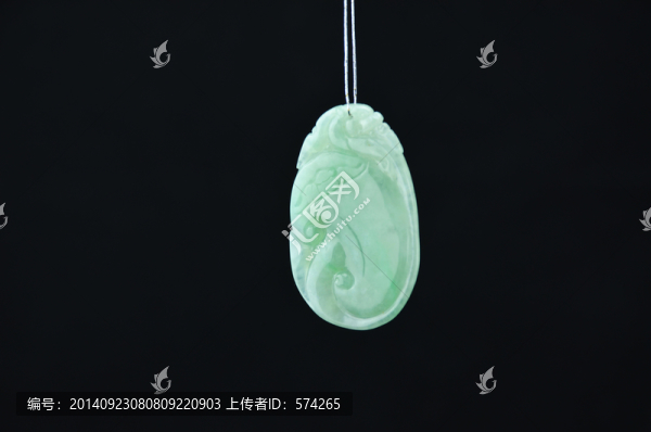 翡翠掛件側(cè)拍