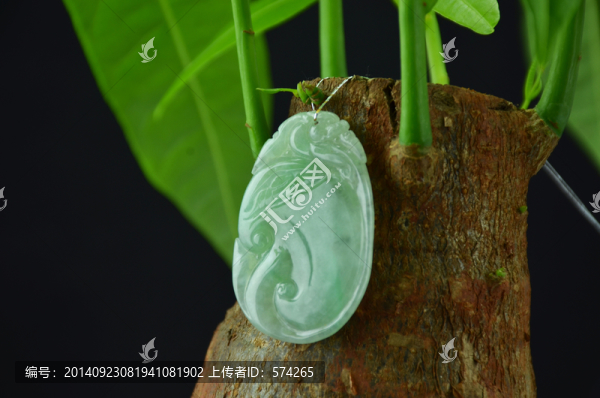 翡翠掛件側(cè)拍