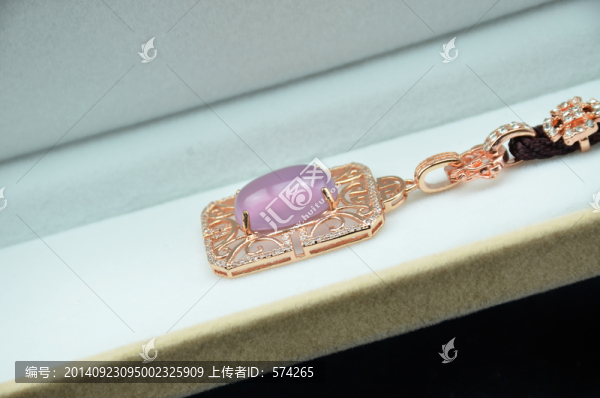 粉玉髓吊墜側(cè)拍
