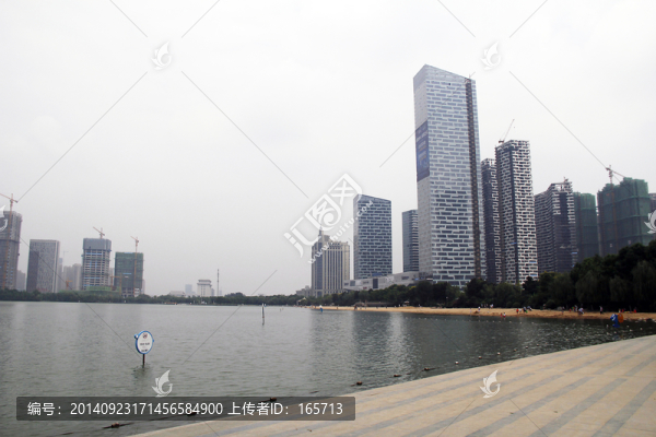 天鵝湖畔