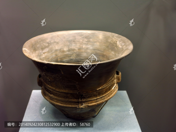 灰陶折腹盆,新石器