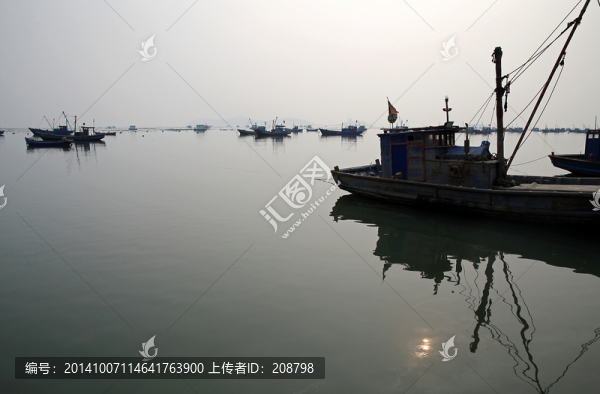 海邊漁船