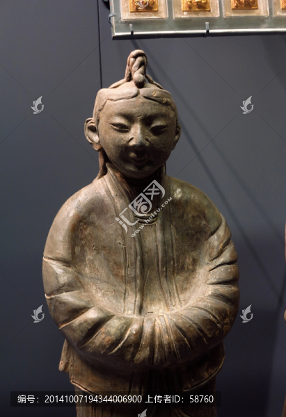 灰陶契丹族男立俑