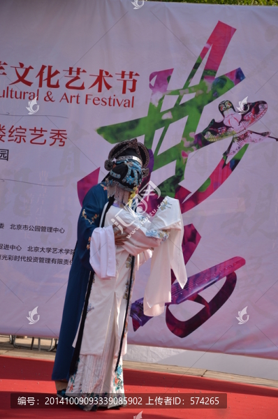 兩個(gè)唱戲的人