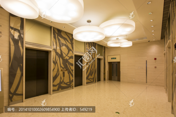 商場電梯間