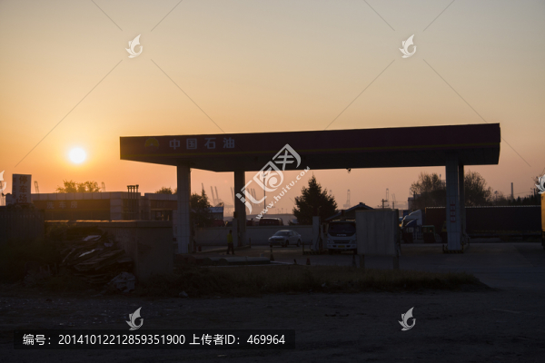 加油站的日出