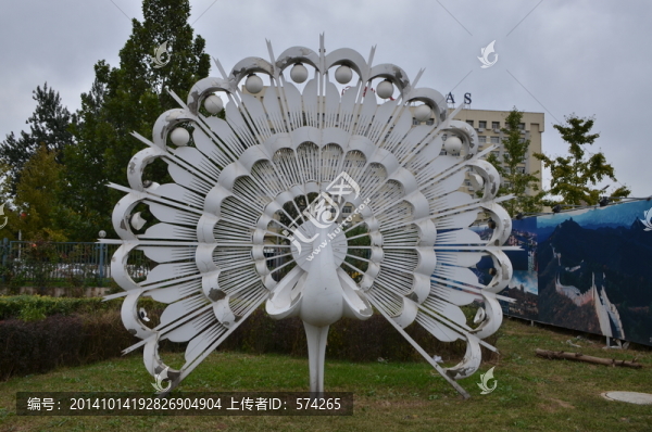 孔雀開屏,雕塑