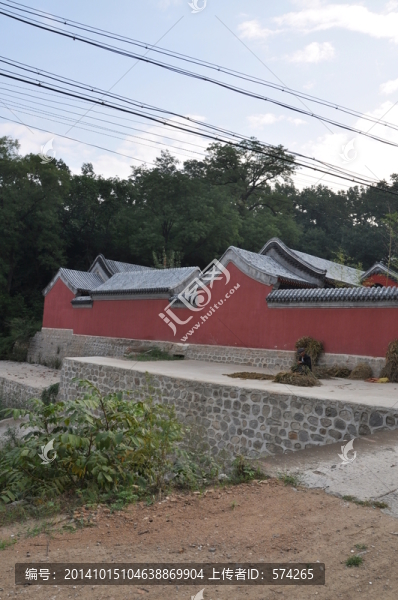 青瓦紅墻建筑