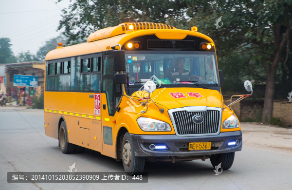 校車