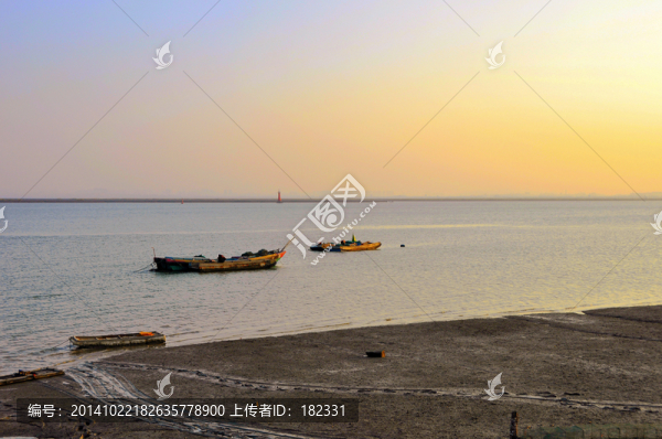 海中的船