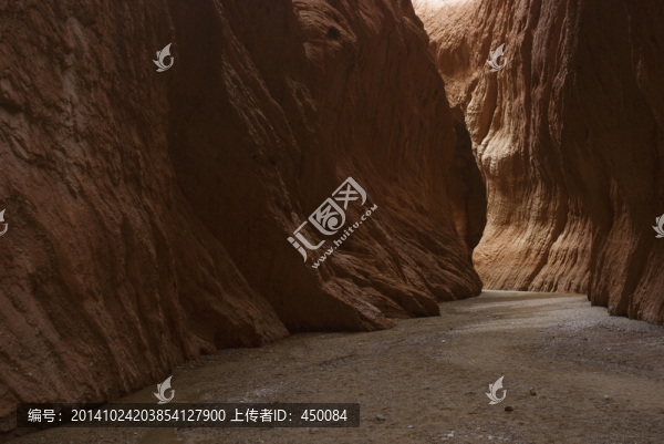 天山神秘大峽谷,狹窄通道