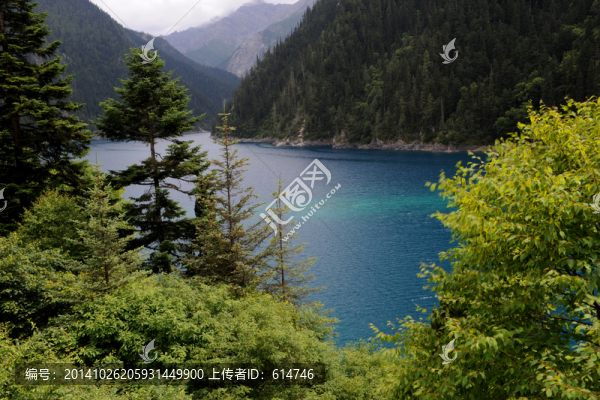 藍(lán)寶石靜湖