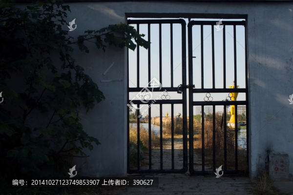 鎖住的寶帶橋