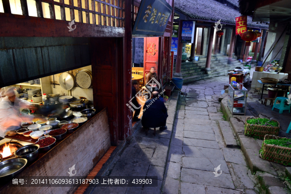 古鎮(zhèn)夜色