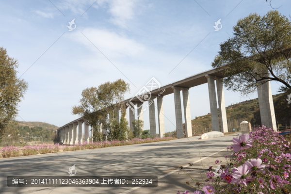跨河大橋