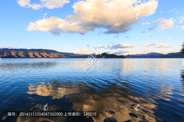 瀘沽湖倒影
