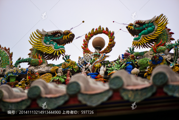 雙龍戲珠