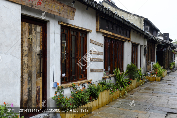 古鎮(zhèn)酒吧